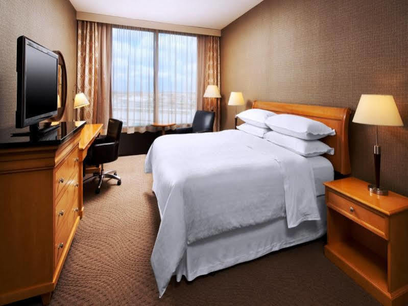 Sheraton Cleveland Airport Hotel Exteriör bild