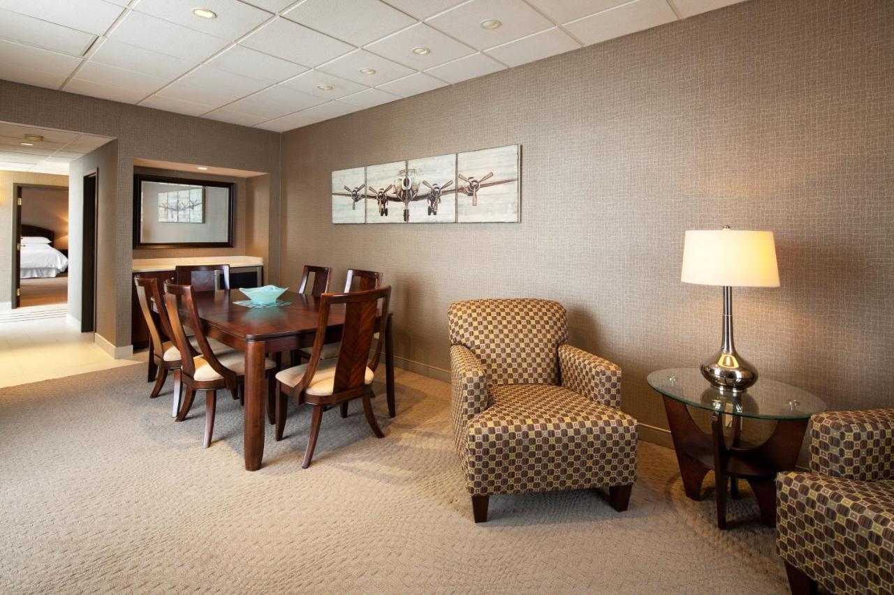 Sheraton Cleveland Airport Hotel Exteriör bild